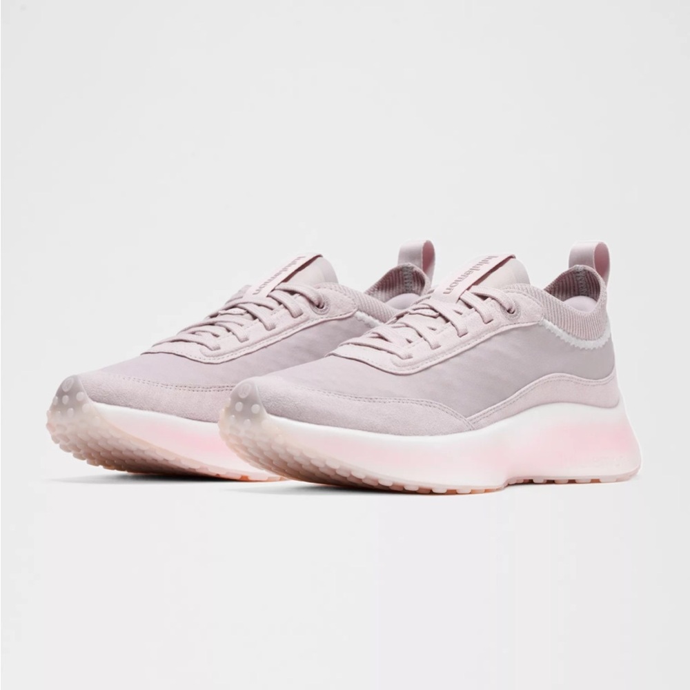 LULULEMON WOMEN’S CROSSCITY SNEAKERS.   NEW